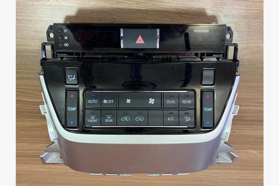 Toyota Land Cruiser 200 2007–2021 Clima bedieningsunit 2015+ Image