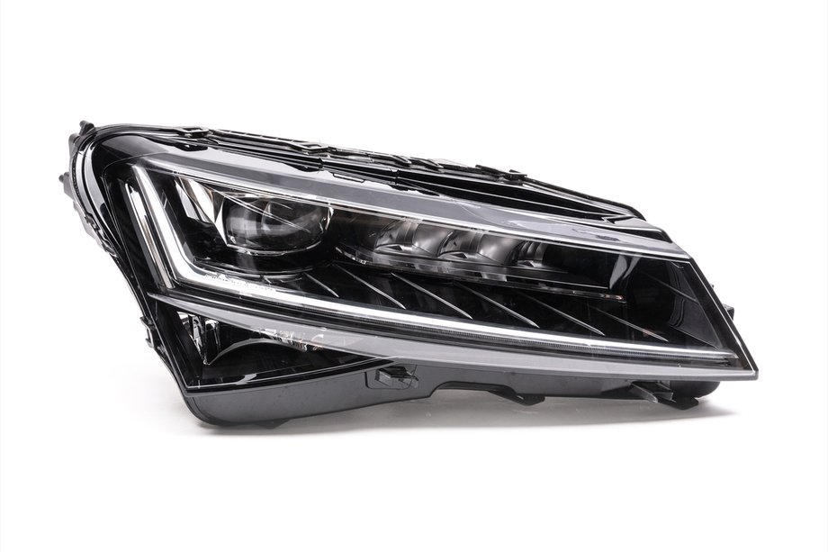 Skoda Superb 2015–2024 Matrix koplamp (rechts, origineel, gebruikt) Image
