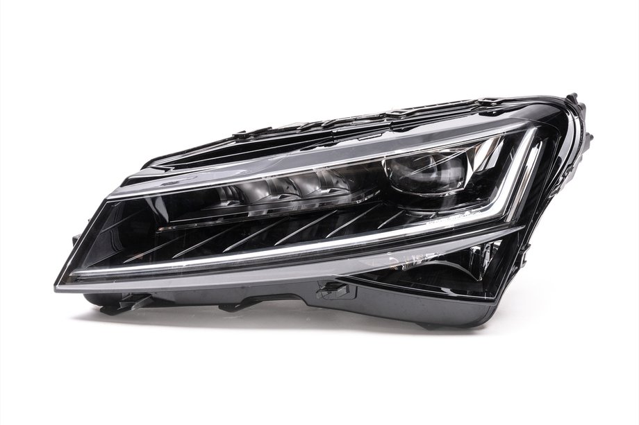 Skoda Superb 2015–2024 Koplamp voor Matrix (Links, Origineel, Gebruikt) Foto 1