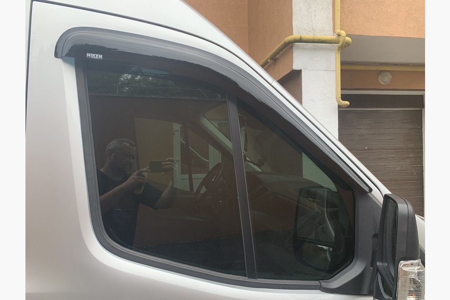 Ford Transit 2014– Raamdeflectoren Niken (2 stuks) Image