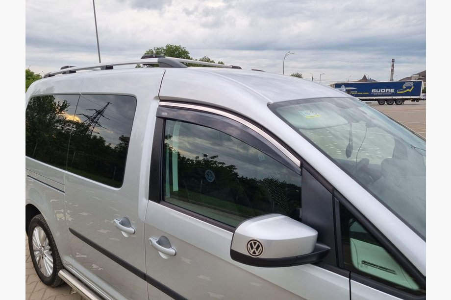 Volkswagen Caddy 2015–2020 Raamdeflectoren met chroomstrip (set van 2, Niken) Image