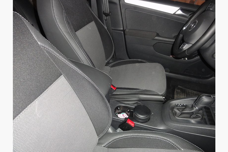 Volkswagen Jetta 2011–2018 Autostoelhoezen SoyuzAuto Premium van kunstleer Image