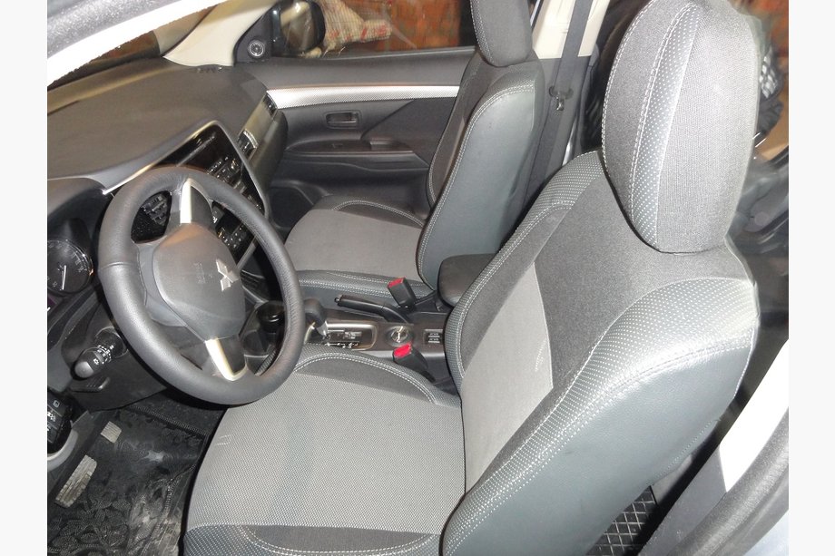 Mitsubishi Outlander 2012–2021 Autostoelhoezen SoyuzAuto Premium van kunstleer Foto 1
