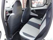Peugeot 107 2005–2014 Autostoelhoezen SoyuzAuto Premium van kunstleer foto 4