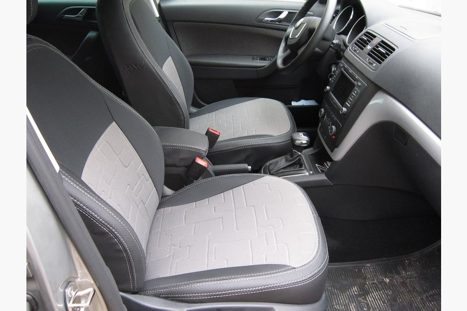 Skoda Yeti 2009–2017 Autostoelhoezen SoyuzAuto Premium van kunstleer Image