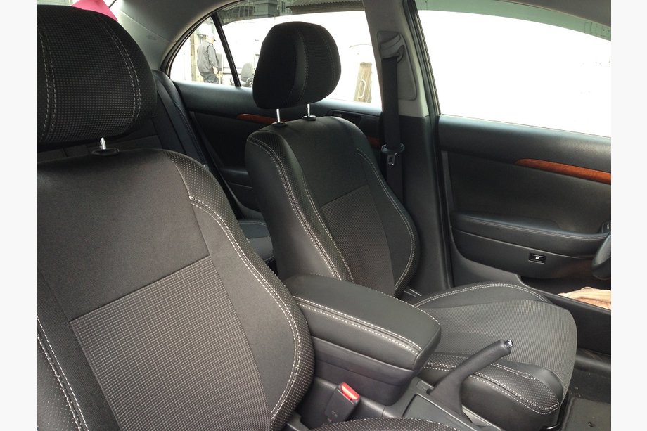 Toyota Avensis 2003–2009 Autostoelhoezen SoyuzAuto Premium van kunstleer Image