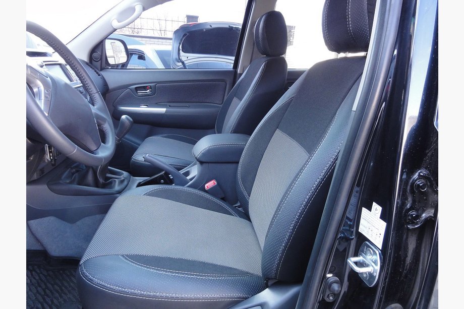 Toyota Hilux 2006–2015 Premium autostoelhoezen (2013+) Foto 1