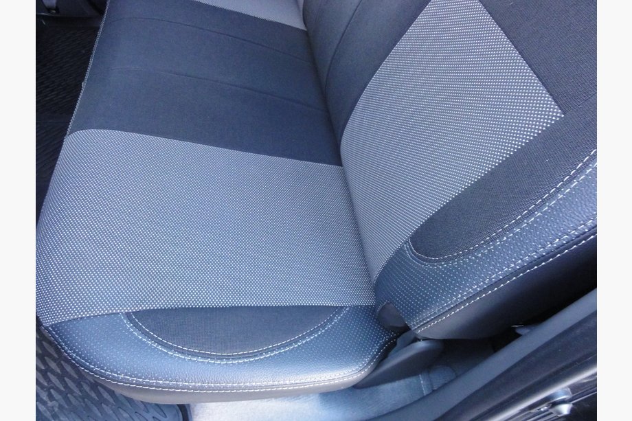 Toyota Hilux 2006–2015 Premium autostoelhoezen (2013+) Foto 5
