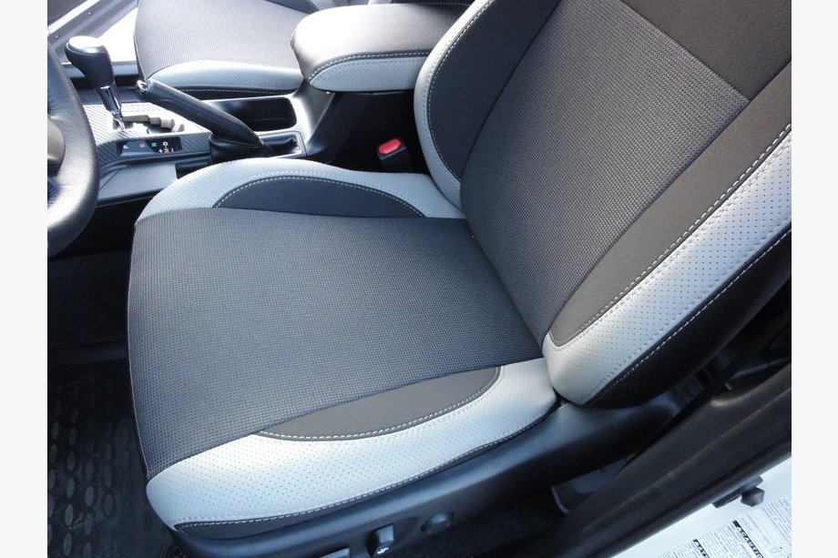 Toyota Rav 4 2013–2018 Autostoelhoezen (kunstleer↗stof, Premium) Foto 11