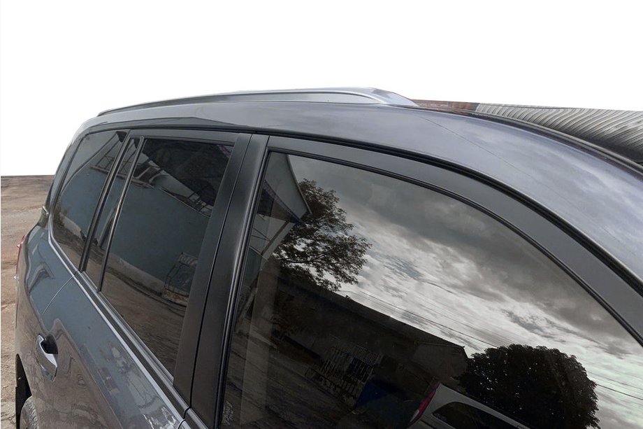 Toyota Land Cruiser 200 2007–2021 Grijze dakrails 2008-2015 (Lexus-design 2018, 2 st) Image
