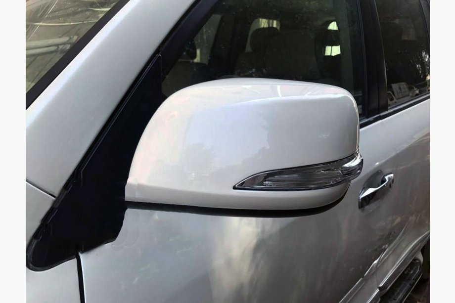 Toyota Land Cruiser 200 2007–2021 Spiegelkappen (met richtingaanwijzer, 2014-stijl) Witte kleur Image