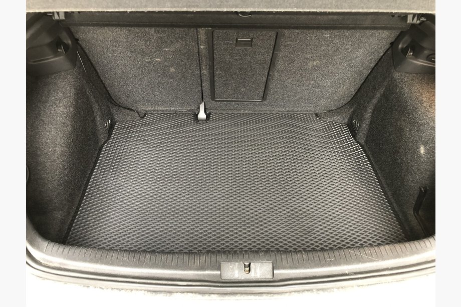 Volkswagen Golf 5 2003–2009 Kofferbakmat (HB, EVA, zwart) Image