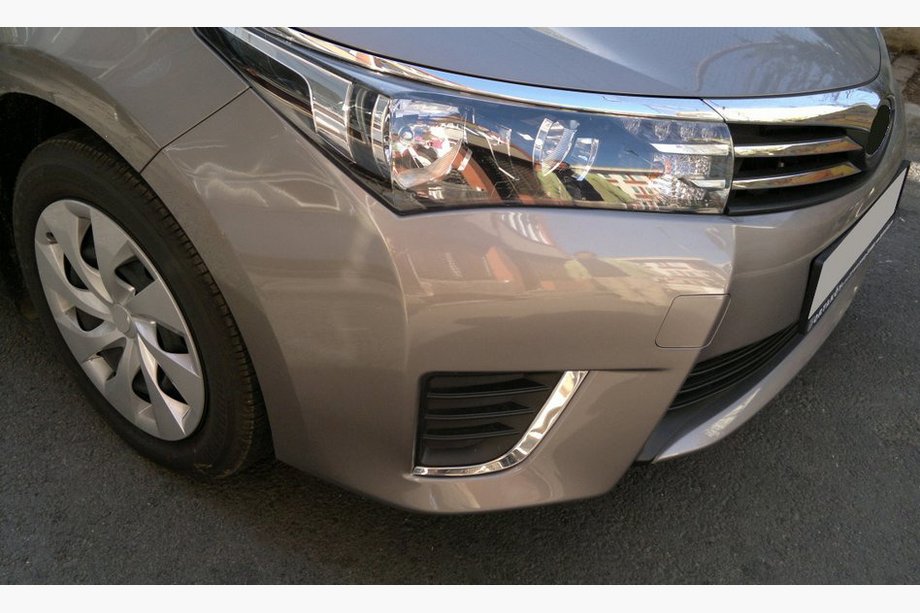 Toyota Corolla 2013–2019 RVS mistlampomlijstingen (2013-2016) Image