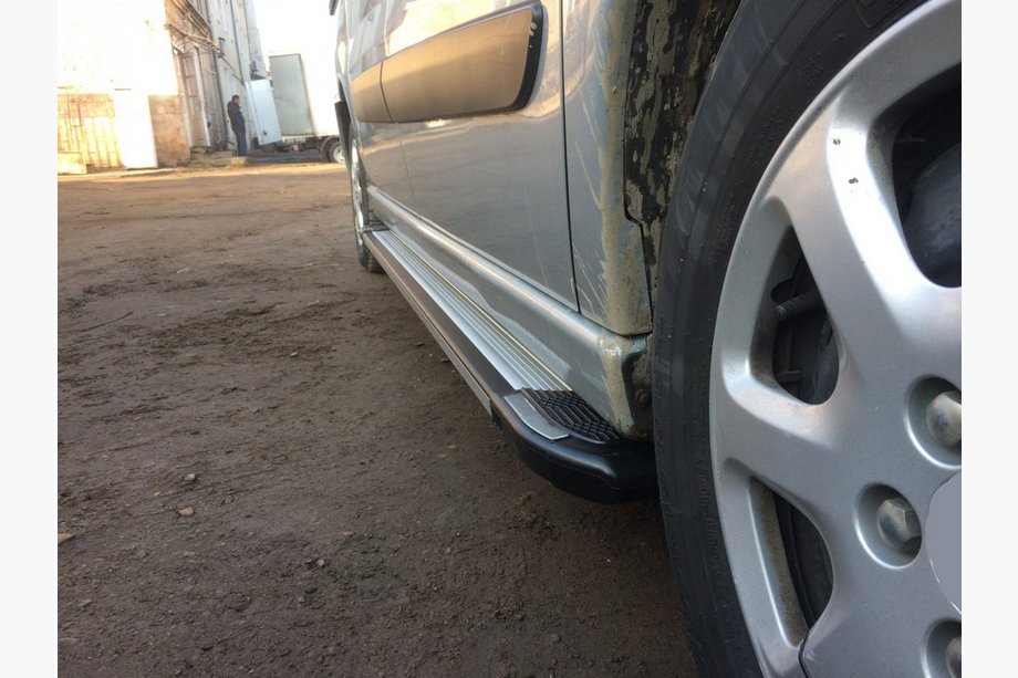 Opel Vivaro 2019– Rainbow side steps (2 stuks, aluminium) XL – Lange wielbasis Foto 3
