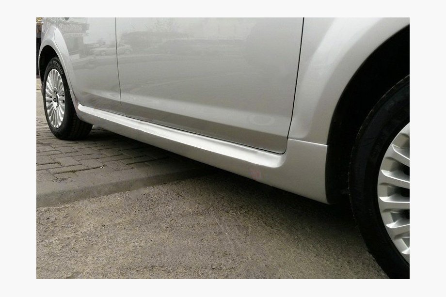 Ford Focus II 2008–2011 Sideskirts Sedan (spuitklaar) Image