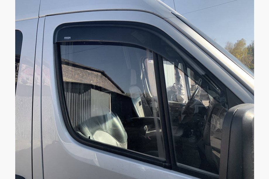Volkswagen Crafter 2006–2016 Raamwindschermen (2 stuks, Niken) Image