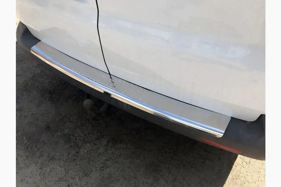 Volkswagen T5 Caravelle 2004–2010 Achterbumper beschermplaat met omgezette rand (Carmos V1, staal) Image