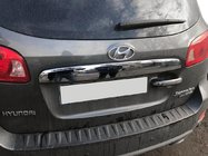 Hyundai Santa Fe 2 2006–2012 RVS sierstrip boven kentekenplaat foto 1
