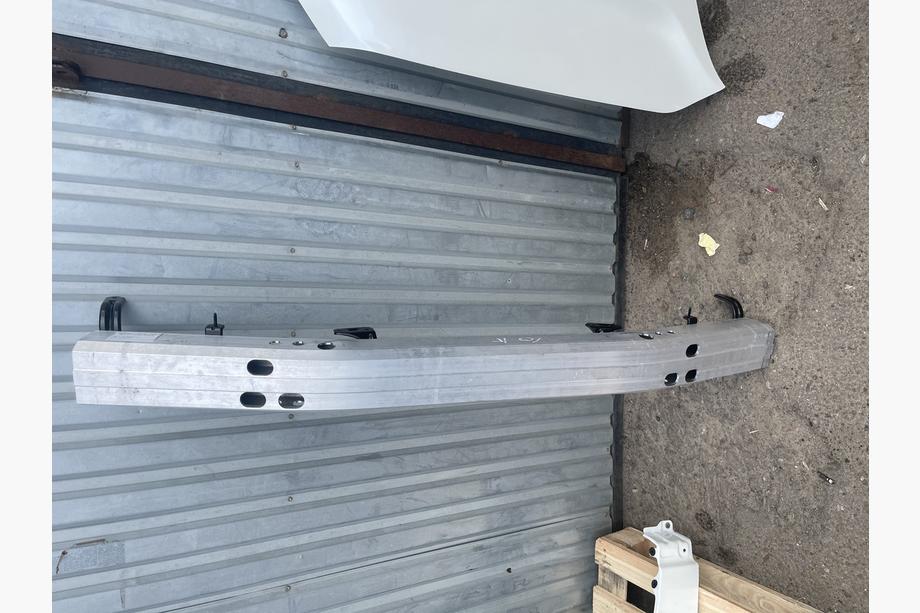 Toyota Land Cruiser 200 2007–2021 Bumperbalk (1 st., origineel) Image
