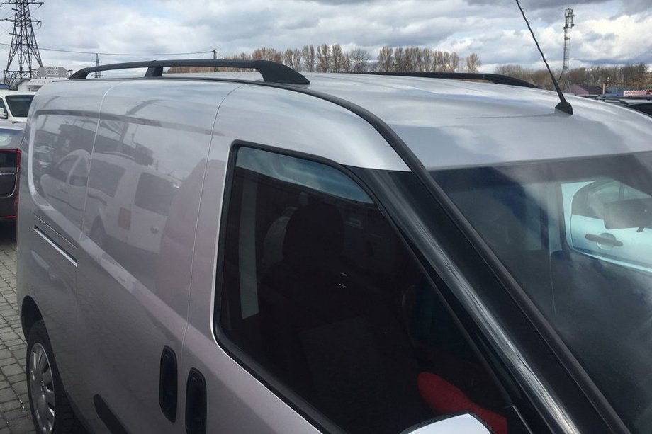 Fiat Doblo II 2010–2022 zwarte dakrails Maxi, metalen voeten Image