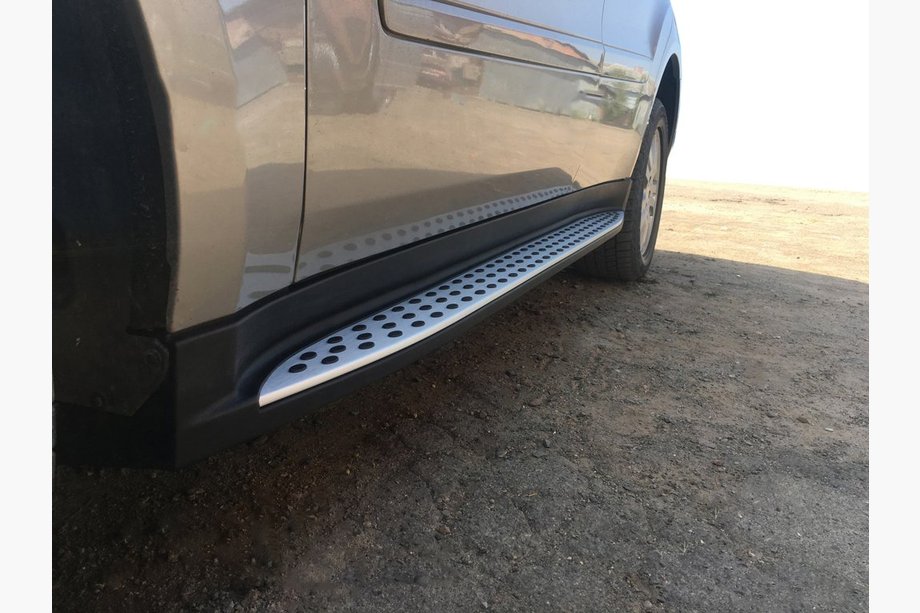 Mercedes ML W164 2005–2011 OEM side steps (2 stuks, aluminium) Image