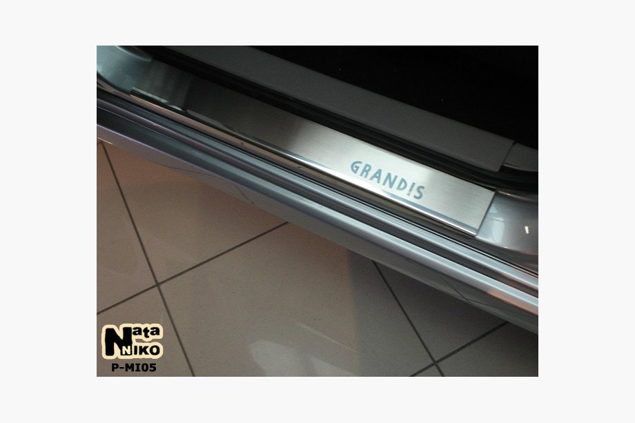 Mitsubishi Grandis 2003–2011 Nataniko RVS instaplijsten (2 stuks) Image