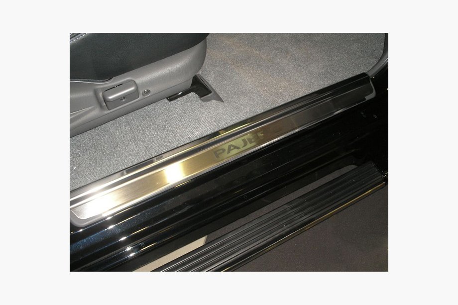 Mitsubishi Pajero Sport 1996–2007 Nataniko dorpellijsten (RVS) Image