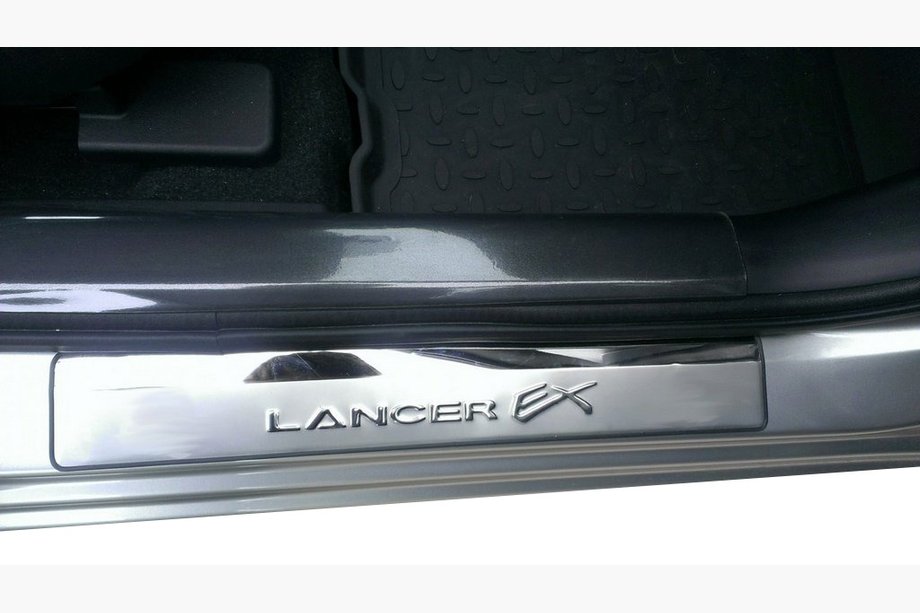 Mitsubishi Lancer X 2008– ACTIE!! Chroom instaplijsten voor Lancer EX Image