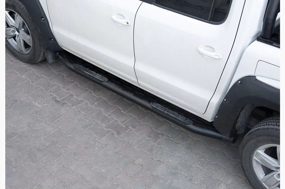Nissan Navara 2006–2015 Side steps Amazon Black (2 st., zwart) Image