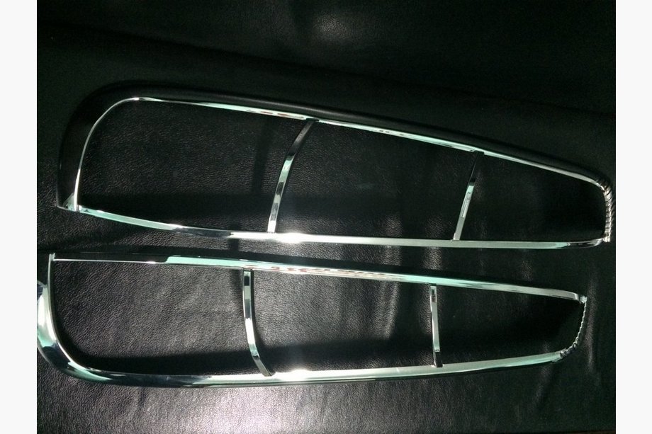 Nissan X-trail T30 2002–2007 Achterlichtcovers (2 stuks, kunststof) Image