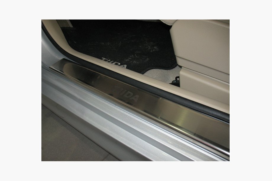 Nissan Tiida 2004–2011 Nataniko RVS dorpellijsten (set van 4) Standaard - Lohmann-tape, 0,5 mm Image