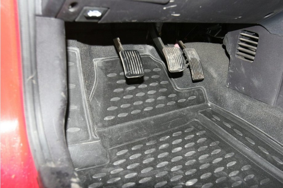 Hyundai I-10 2008–2013 Rubberen vloermattenset voor interieur (4 stuks, Novline) Image