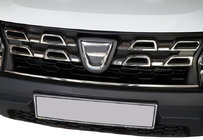 Dacia Duster 2008–2018 Sierstrip voor radiateurgrille 2014-2018 (RVS) foto 1