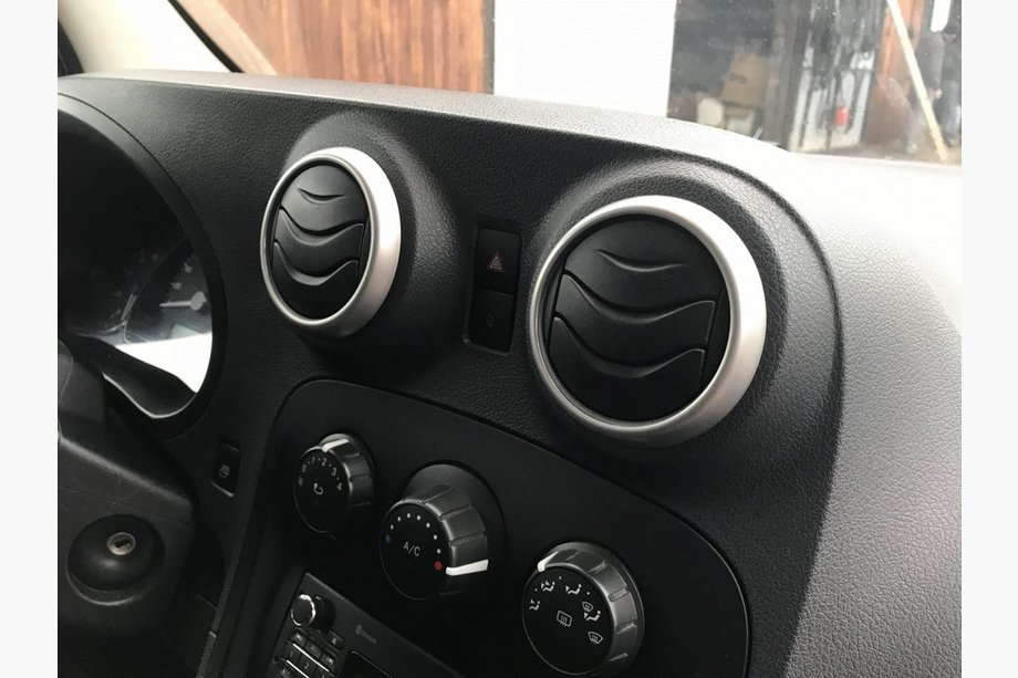 Mercedes Citan 2013–2021 RVS sierlijsten voor interieur ventilatieroosters (4 stuks) Image