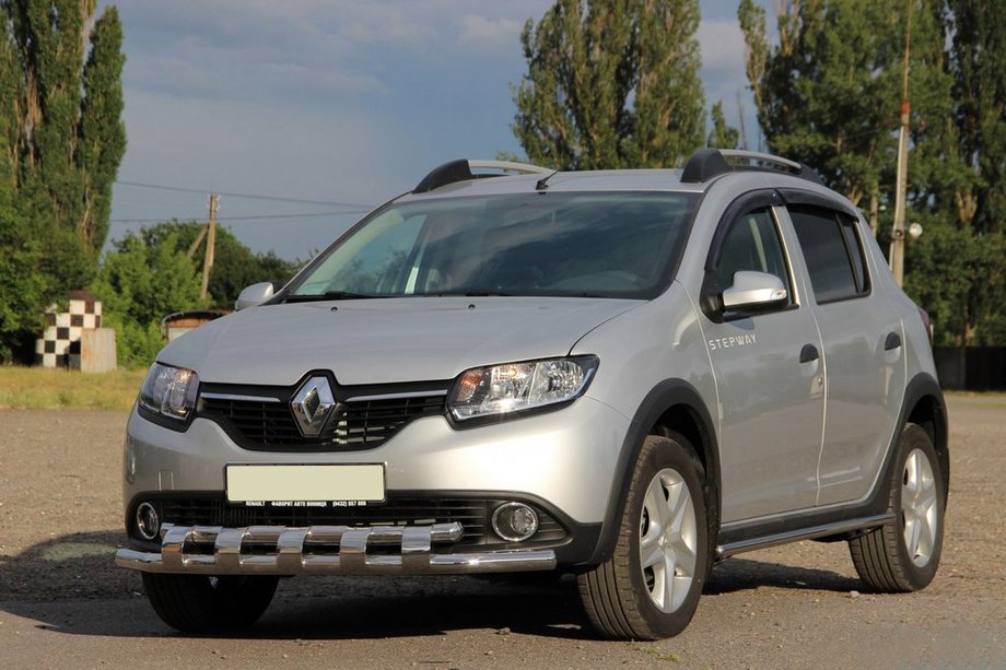 Renault Sandero 2013–2022 Voorste bullbar ST015 (RVS) Image
