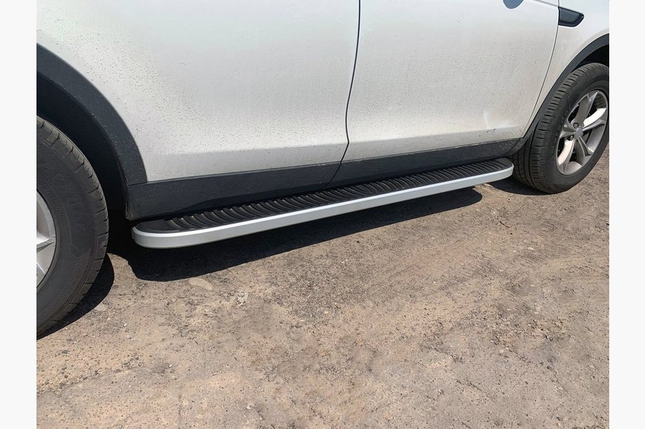 Land Rover Discovery Sport 2014– Side steps Tayga Grey (2 stuks, aluminium) Image