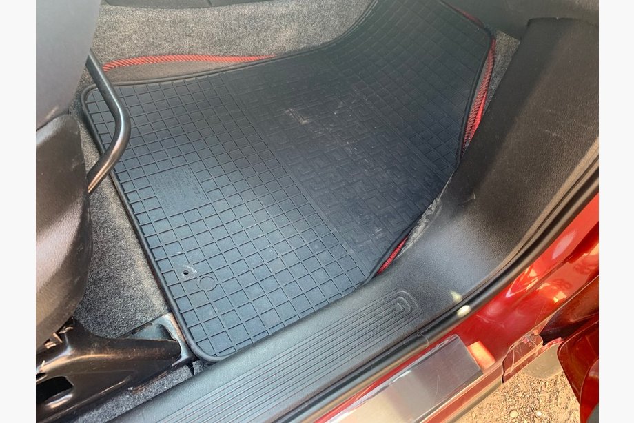 Fiat Fiorino/Qubo 2008–2024 Rubberen automatten (Polytep) 4-delige set, lichte rubbergeur Image