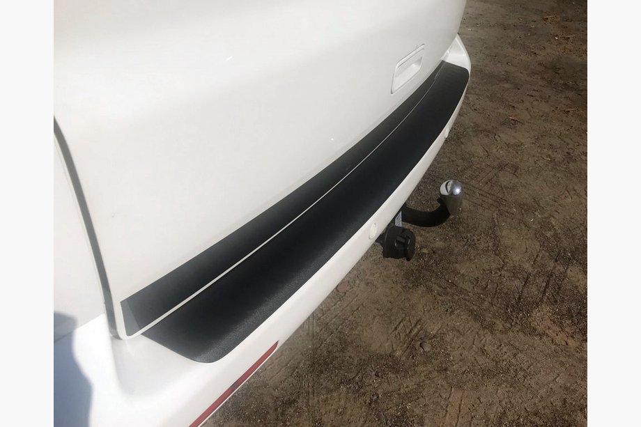 Volkswagen T5 Transporter 2003–2010 Achterbumperbeschermer met opstaande rand (ABS-kunststof) Mat Image