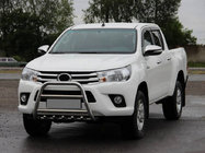 Toyota Hilux 2015– Voorste bullbar QT008 (RVS) foto 1