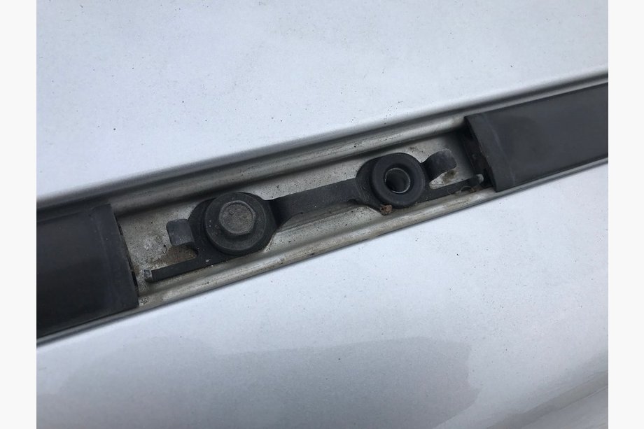Toyota Land Cruiser Prado 120 2002–2009 Zwarte Turkse dakrails Metalen montagevoeten Foto 13