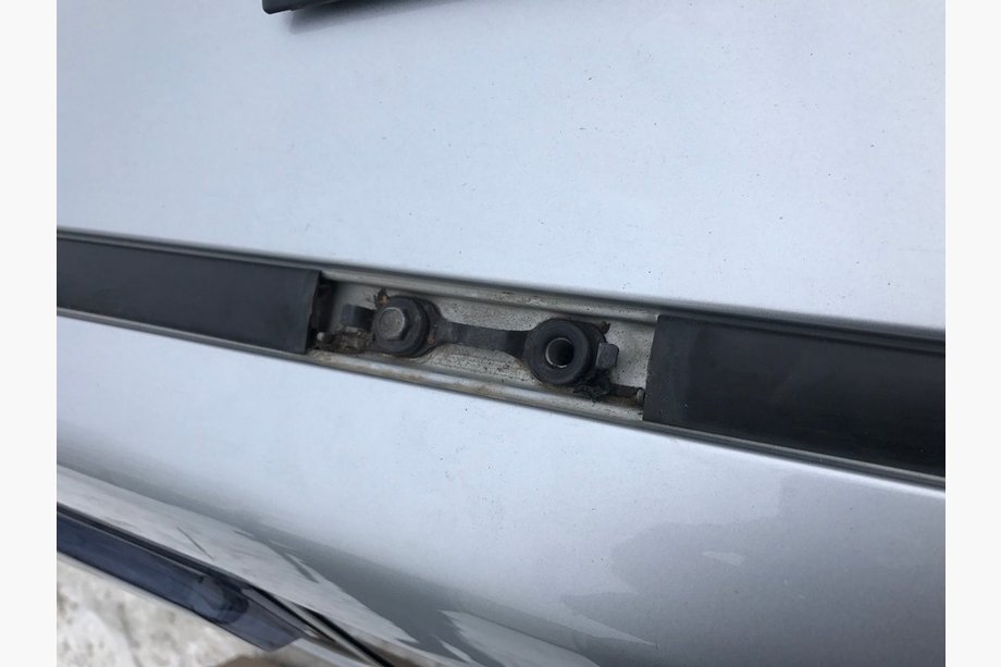 Toyota Land Cruiser Prado 120 2002–2009 Zwarte Turkse dakrails Metalen montagevoeten Foto 12