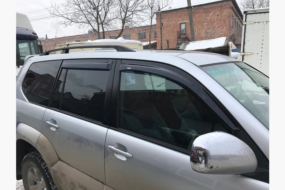 Toyota Land Cruiser Prado 120 2002–2009 Zwarte Turkse dakrails Metalen montagevoeten Foto 8