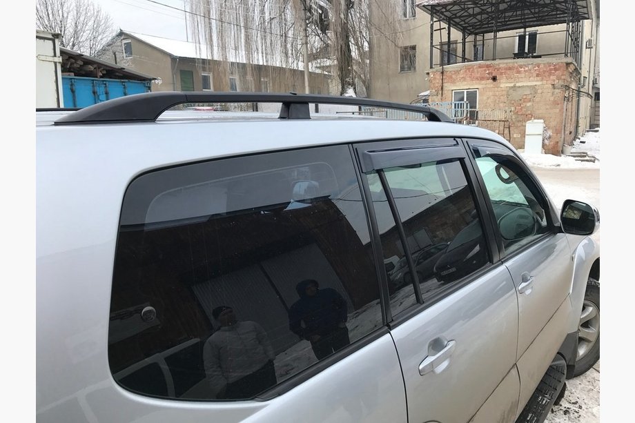 Toyota Land Cruiser Prado 120 2002–2009 Zwarte Turkse dakrails Metalen montagevoeten Foto 3
