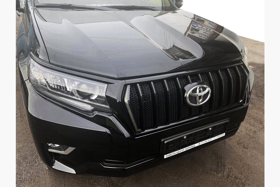 Toyota Land Cruiser Prado 150 2009–2023 Radiatorgrille 2017↗ LED (Zeus Black, met Black wenkbrauwen) Image