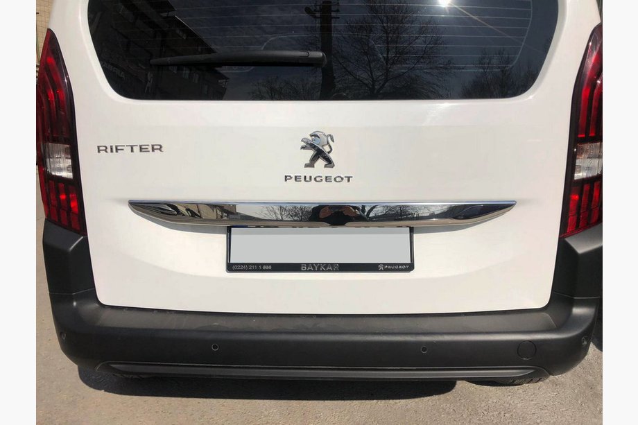 Peugeot Partner/Rifter 2019– RVS sierstrip boven kentekenplaat Image