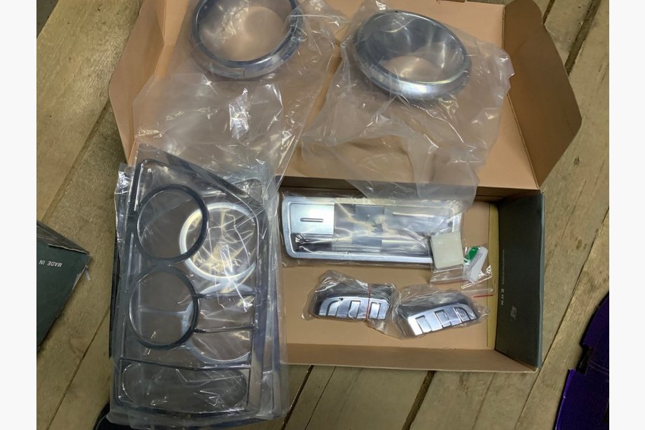 Nissan Armada 2003–2015 Chroompakket (set) Image
