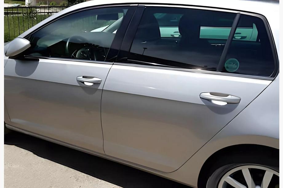 Volkswagen Golf 7/E-Golf 2012–2020 Onderste raamlijsten Black Chrome (4-delig, RVS) Foto 1