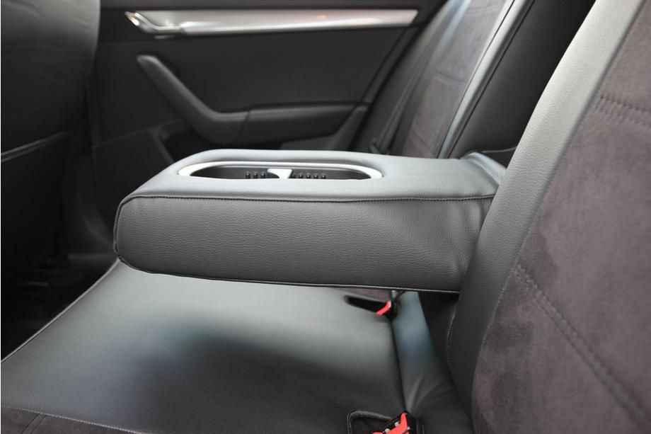 Skoda Octavia III A7 2013–2019 Autostoelhoezen eco-leer+stof+Alcantara Antara A001 (complete set, volledig interieur) Foto 9
