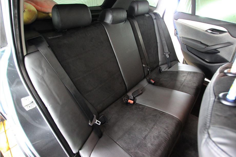 BMW X1 E84 2009–2015 Autostoelhoezen eco-leer+stof+Alcantara Antara A001 (complete set, volledig interieur) Image
