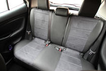 Toyota Yaris/Yaris Cross (XP210) 2020– Autostoelhoezen eco-leer+stof+Alcantara Antara A001 (complete set, volledig interieur) foto 4